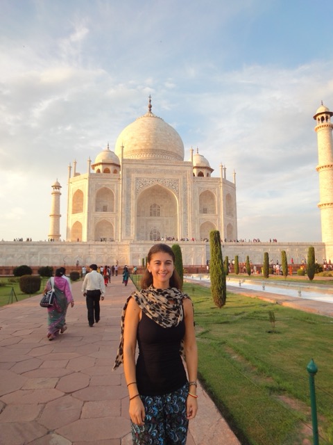 Georgia vor dem Taj Mahal